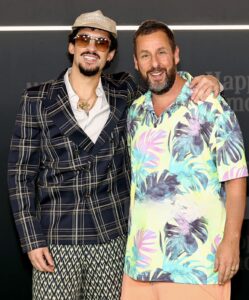Bad Bunny deslumbra en la premier de Happy Gilmore 2 junto a Adam Sandler