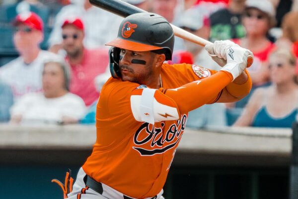 Vimael Machín regresa por la puerta grande: jonrón en su primer turno al bate desde 2022