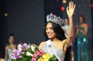 ¡Barahona Brilla! Jennifer Ventura se corona Miss RD universo 2025.