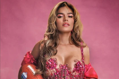 ¡Karol G Rompe Barreras: La Estrella Latina que Encabezará el Espectáculo de Medio Tiempo de la NFL en YouTube!