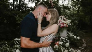 Taylor Swift y Travis Kelce anuncian su compromiso: el romance que conquistó al mundo