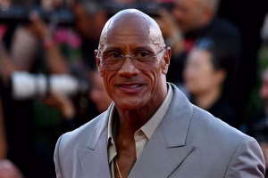 Dwayne Johnson se emociona hasta las lágrimas en el Festival de Cine de Venecia