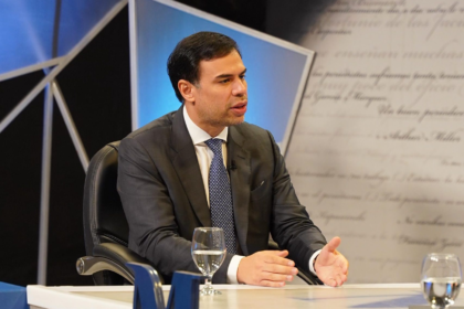 Ministro de Cultura Enriquece el Debate sobre La Casa de Alofoke: Éxito Sin Renunciar al Respeto