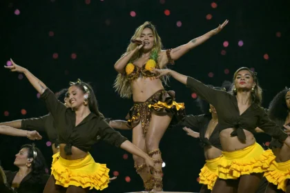 Karol G Brilla en el Halftime Show de la NFL en São Paulo: Más que Música, un Hito Cultural