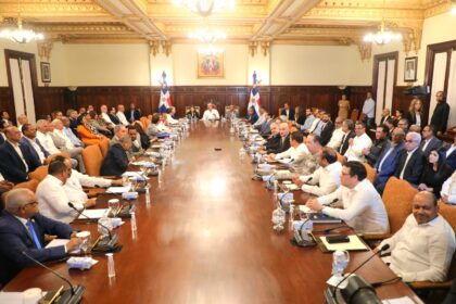 Presidente Luis Abinader remueve su Gabinete