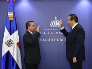 Julio Landrón toma posesión como director del SNS en acto encabezado por el ministro de Salud