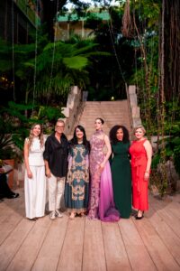 Miss Universo y Giannina Azar protagonizan desfile solidario por el autismo en República Dominicana