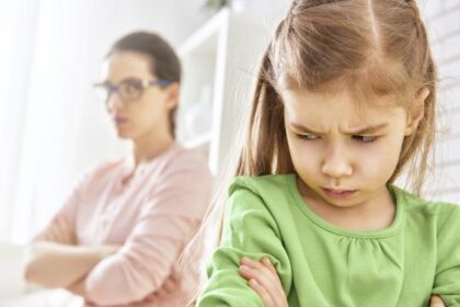 Niña de 12 años agrede a sus padres por no permitirle tener pareja