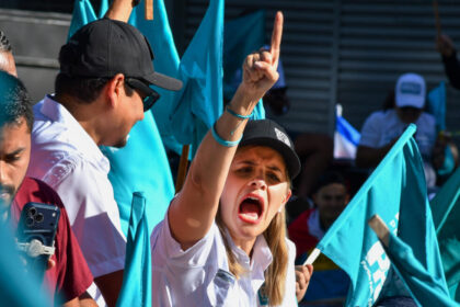 Costa Rica elige presidente con una derechista de mano dura como favorita