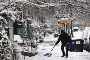 Dominicanos en EE. UU. se preparan ante la tormenta invernal