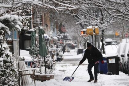 Dominicanos en EE. UU. se preparan ante la tormenta invernal