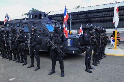 El gobierno presenta primer vehículo militar blindado