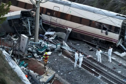 Fallecen al menos 39 personas al chocar dos trenes de alta velocidad en el sur de España