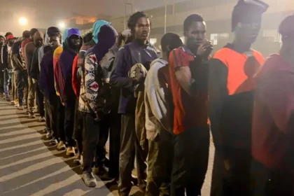 Migración detiene a 153 ciudadanos haitianos indocumentados en operativo en Constanza