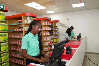 “Estudiantes de farmacia contarán con laboratorio realista gracias a Fundación GBC y Politécnico Federico Henríquez”