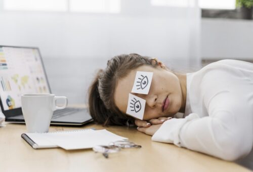 ¿Por qué nos da sueño después de comer? Causas y trucos para evitar la somnolencia