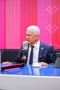 Presidente del Senado apoya fusión MINERD–MESCYT para eficientizar recursos