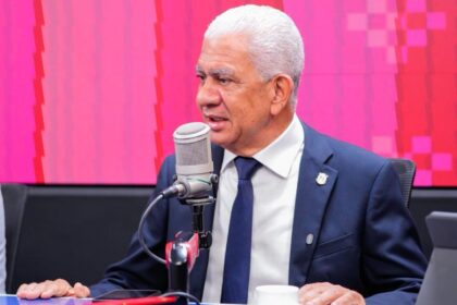 Presidente del Senado apoya fusión MINERD–MESCYT para eficientizar recursos