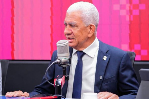 Presidente del Senado apoya fusión MINERD–MESCYT para eficientizar recursos