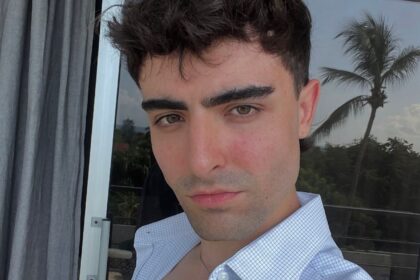 Influencer español destaca la modernización del Consulado Dominicano en Madrid