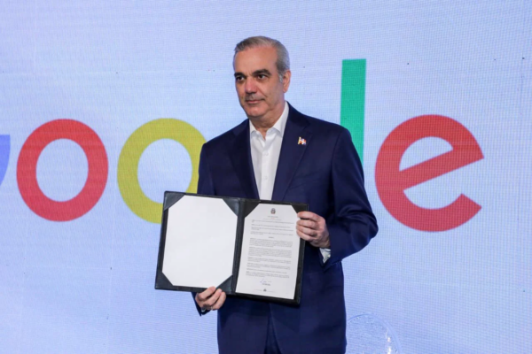 Abinader declara prioridad nacional los puertos digitales y Google invertirá US$500 millones para convertir a RD en hub regional de inteligencia artificial