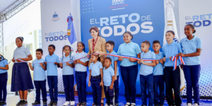 Gobierno inaugura escuela y estancia infantil en Azua