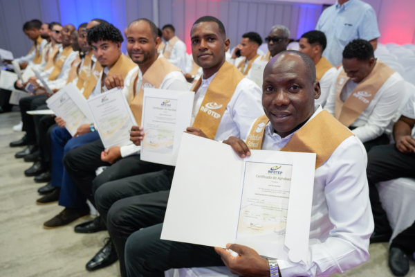 Infotep fortalece el capital humano del turismo con la graduación de 209 técnicos en la región Este