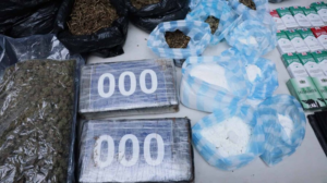 Desmantelan punto de drogas en Capotillo: ocupan cocaína, crack, marihuana y detienen a dos hombres