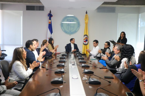 PUCMM marca un hito histórico: primera universidad dominicana con doble certificación internacional ISO 9001 e ISO 21001