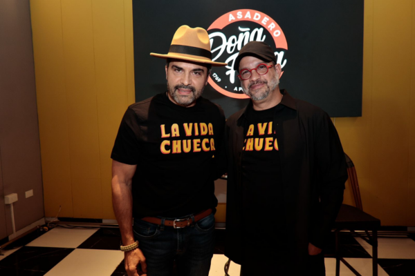 Manny Pérez se estrenará en la comedia con “La Vida Chueca”