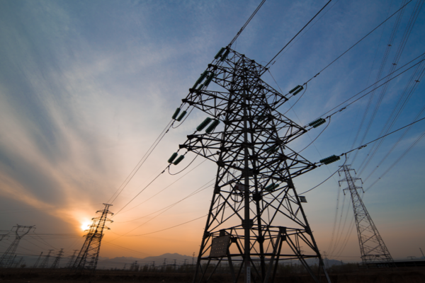 Sistema eléctrico nacional queda 100 % restablecido tras apagón; autoridades inician investigación técnica