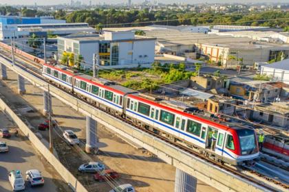 Contra críticas y rumores, usuarios abarrotan la Línea 2C del Metro en su primer día de operaciones