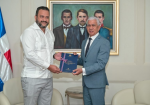 «Poder Ejecutivo entrega al Senado las memorias de gestión ministerial correspondientes a 2025»