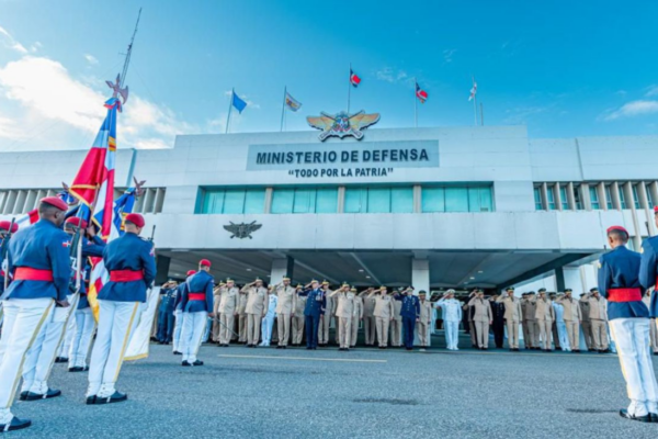 Honor, patria y compromiso: Ministerio de Defensa conmemora el natalicio de Mella y reconoce méritos militares y civiles