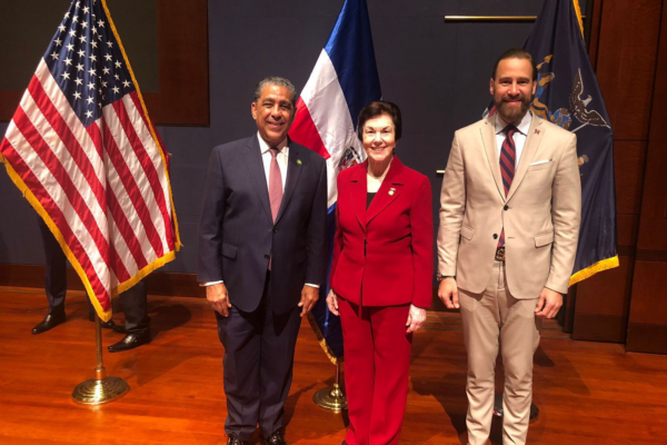 ADOU y Embajada dominicana en EE. UU. impulsan estrategia para promover a República Dominicana como destino académico