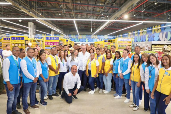 Abinader resalta impacto económico de nueva tienda La Sirena en San Juan de la Maguana