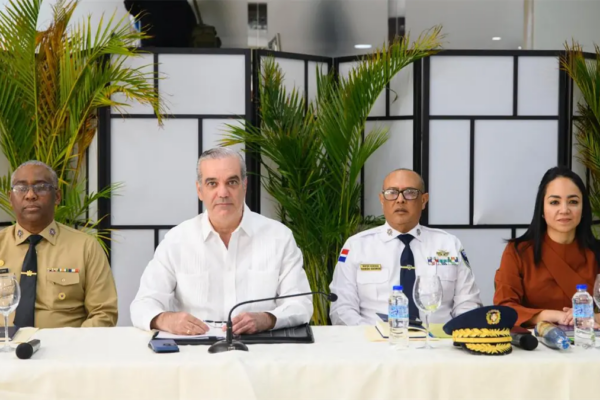 Repatrían hasta 900 personas y decomisan 714 armas en nueva ofensiva de seguridad