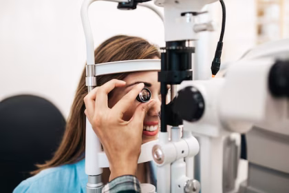 Oftalmólogo explica por qué ver bien no siempre es sinónimo de ojos sanos
