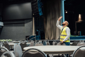 Inspeccionan techo del salón La Fiesta del Hotel Jaragua tras denuncia por filtración