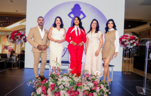 Dra. Tammy Toribio participa en el panel “Mujer de Pie”, celebrado en el Atrio Central de Downtown Center