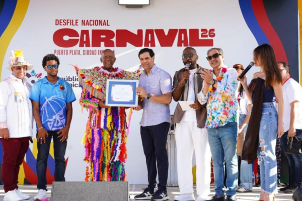 Color, tradición y miles de comparsas: el Desfile Nacional de Carnaval 2026 llena de alegría el Malecón de Santo Domingo