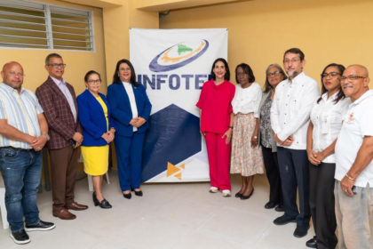 Raquel Arbaje inaugura aulas de informática y belleza en Capotillo para impulsar la formación técnico-profesional