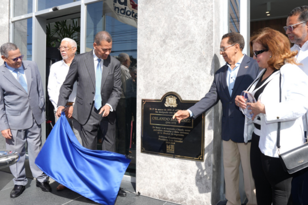 Indotel honra a Orlando Martínez nombrando su sede en memoria del mártir de la prensa