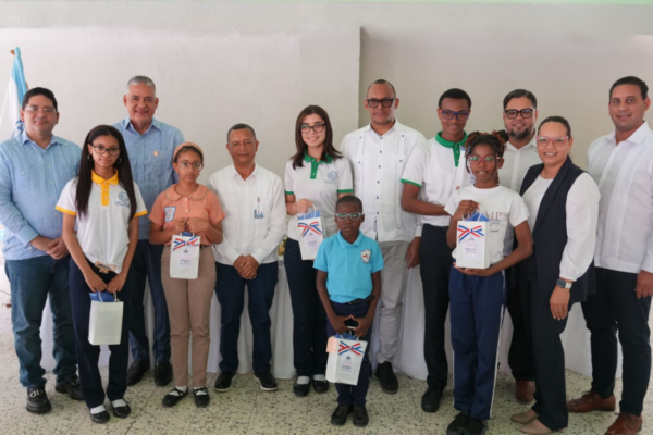 INABIE entrega 124 lentes correctivos y refuerza la salud integral de estudiantes en Puerto Plata