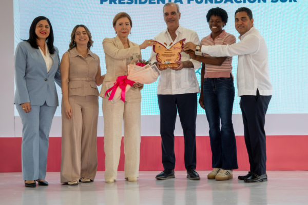 Deporte y equidad: Abinader abre complejo en Ciudad Juan Bosch y revive Juegos de la Mujer