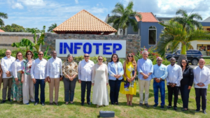 Margalida Prohens destaca la formación como clave del éxito turístico durante visita a Infotep en Sabana de la Mar