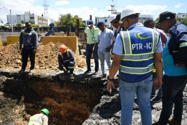 Obras en la 27 de Febrero afectan acueducto y CAASD interviene para corregir daños