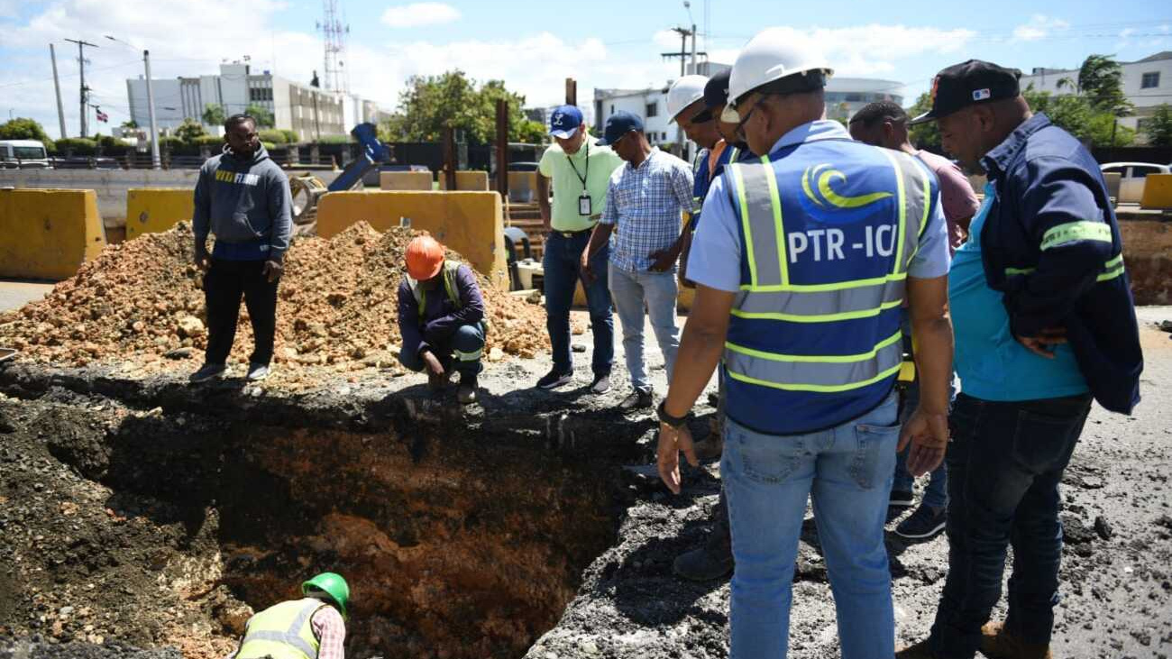 Obras en la 27 de Febrero afectan acueducto y CAASD interviene para corregir daños