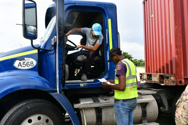 Autoridades restringen tránsito de vehículos pesados para garantizar seguridad en Semana Santa