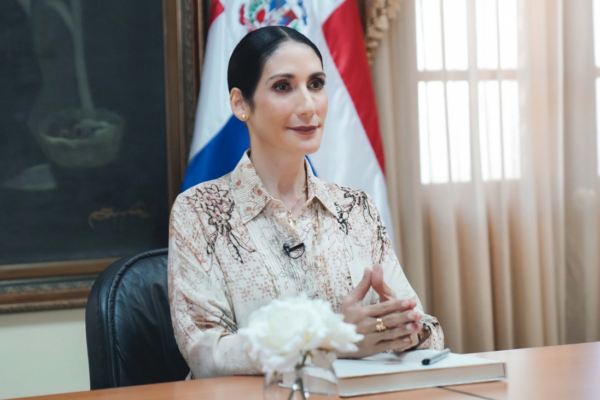 “Raquel Arbaje lidera la presencia dominicana en cumbre global sobre educación digital en Washington”